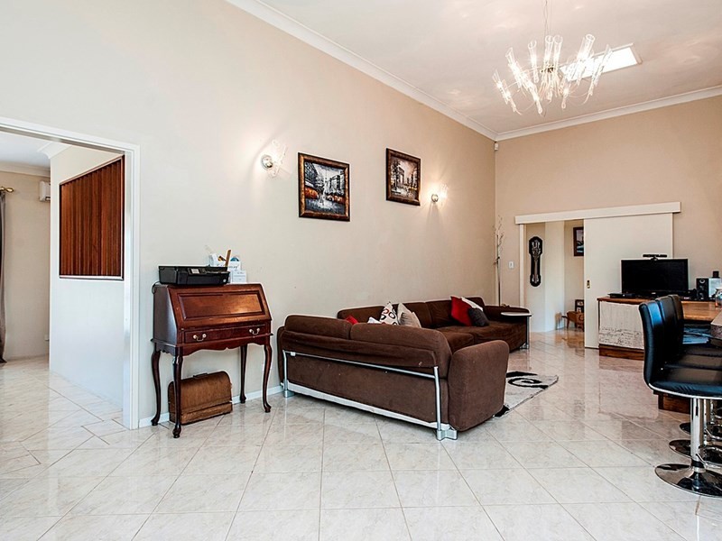 10 Bromfield Drive, Kelmscott WA 6111