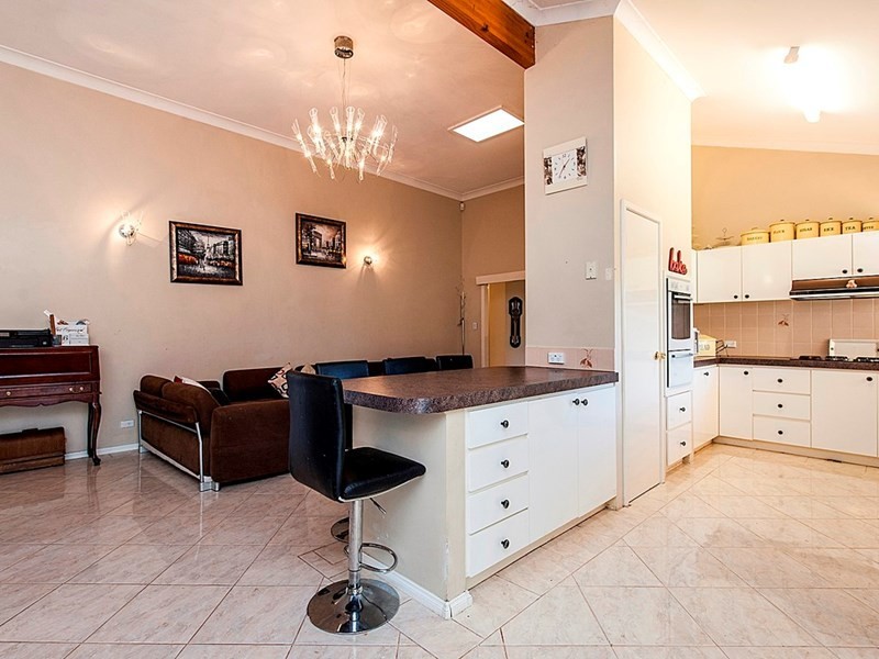 10 Bromfield Drive, Kelmscott WA 6111