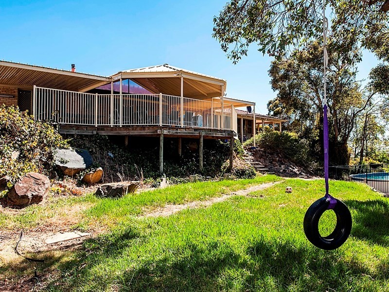 10 Bromfield Drive, Kelmscott WA 6111