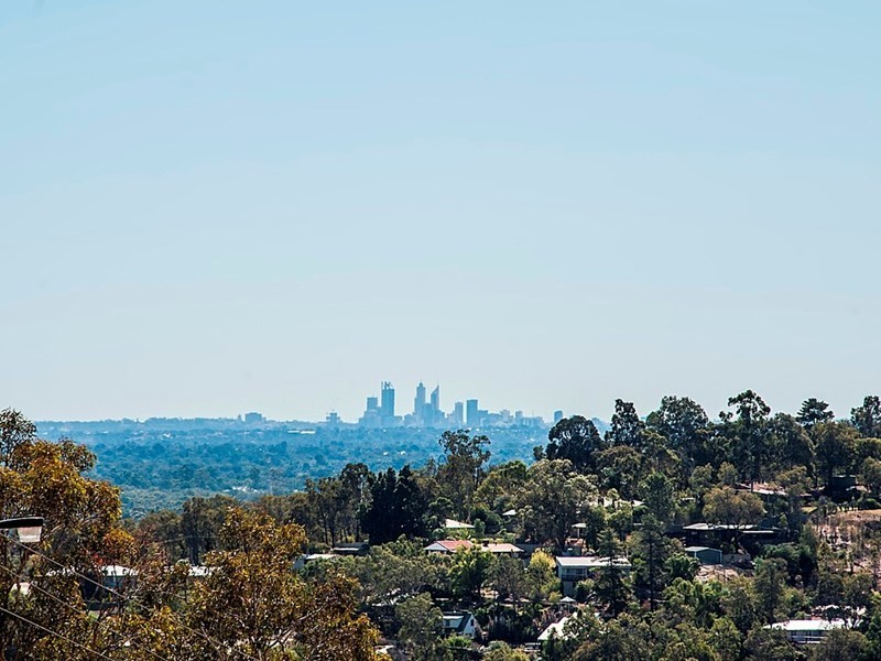 10 Bromfield Drive, Kelmscott WA 6111