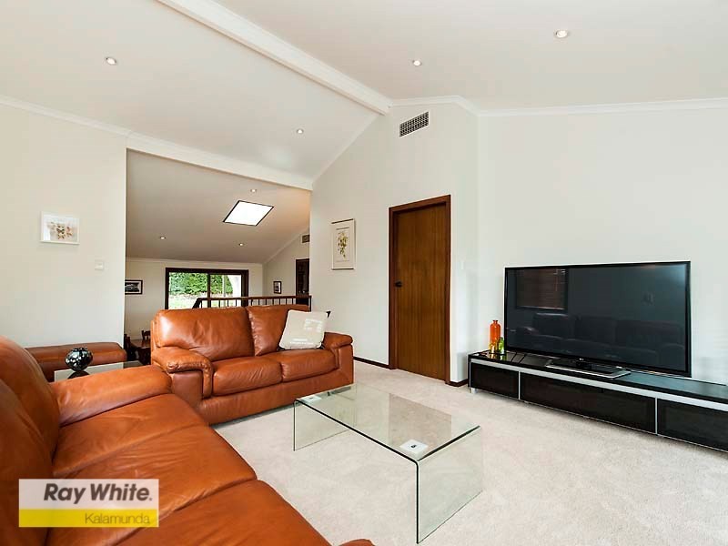 16 Jones Street, Kalamunda WA 6076