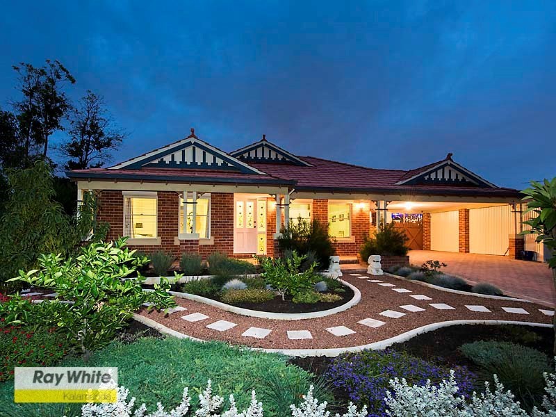 14 Sapphire Way, Maida Vale WA 6057