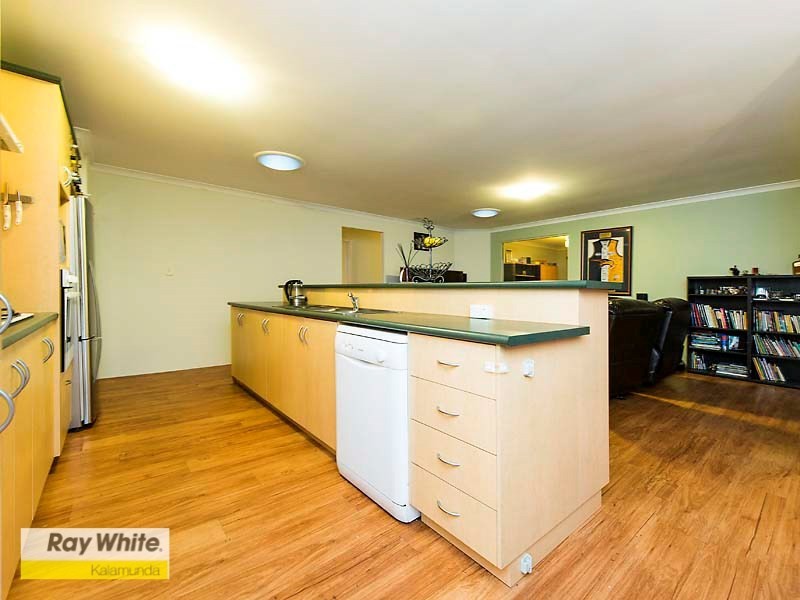 14 Sapphire Way, Maida Vale WA 6057