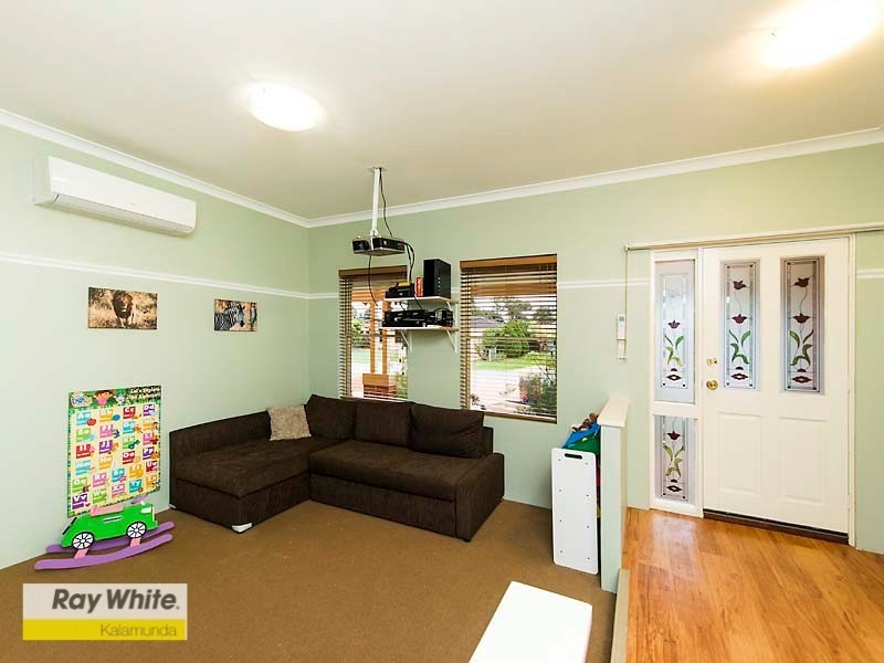 14 Sapphire Way, Maida Vale WA 6057