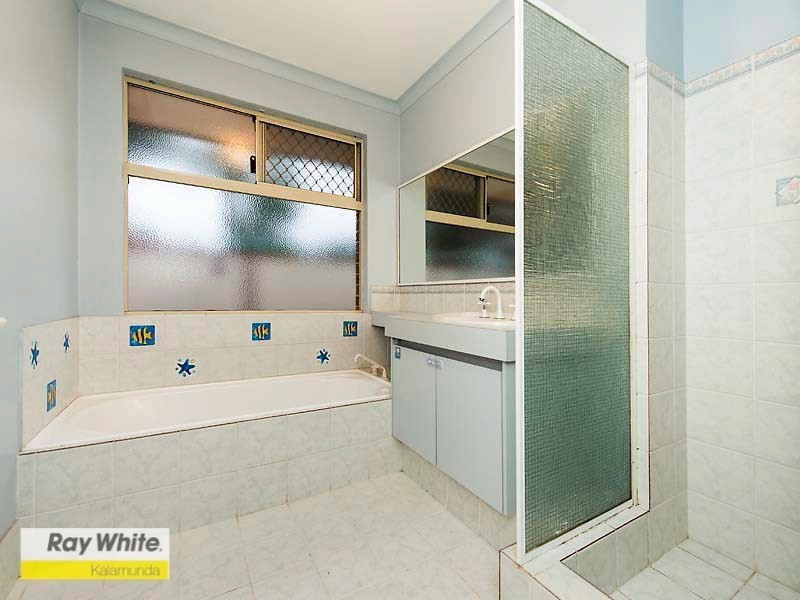 14 Sapphire Way, Maida Vale WA 6057
