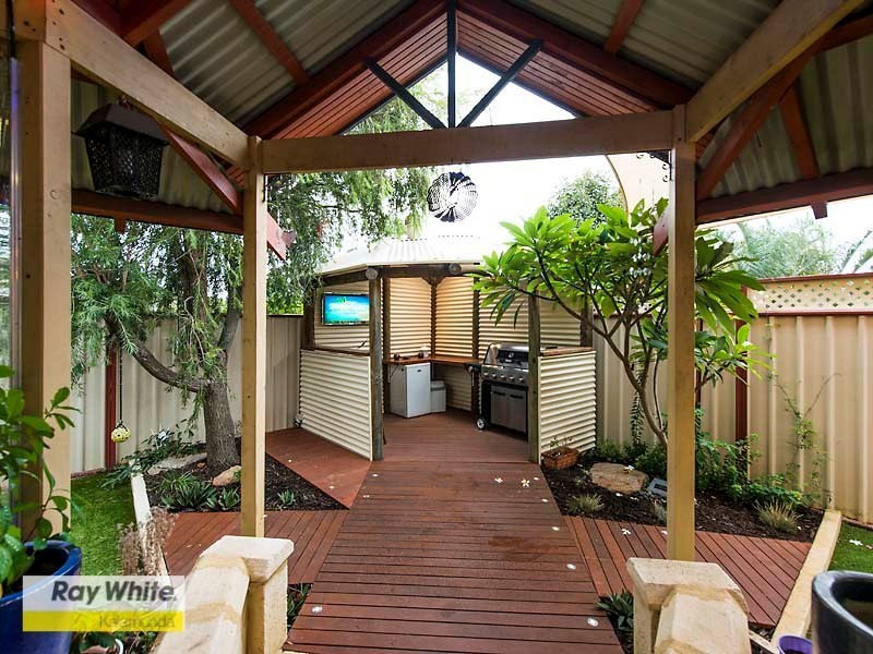 14 Sapphire Way, Maida Vale WA 6057