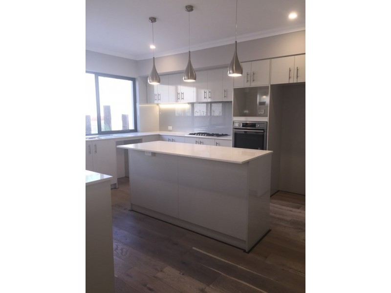 4/18 Heath Road, Kalamunda WA 6076