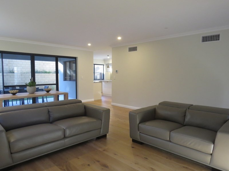 4/18 Heath Road, Kalamunda WA 6076