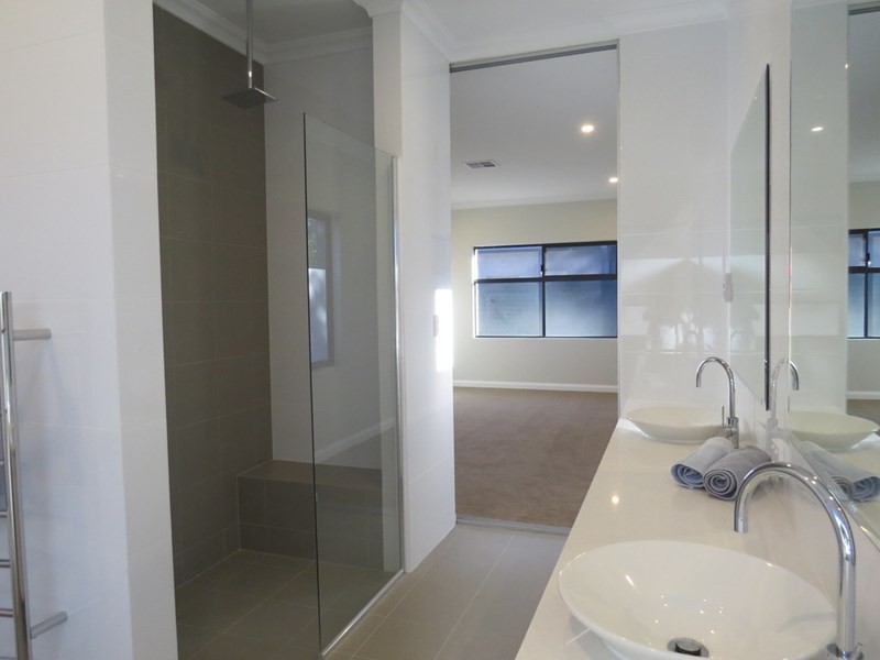 4/18 Heath Road, Kalamunda WA 6076