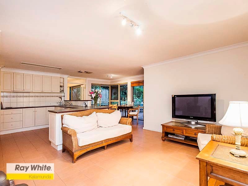 33 Peoples Avenue, Gooseberry Hill WA 6076