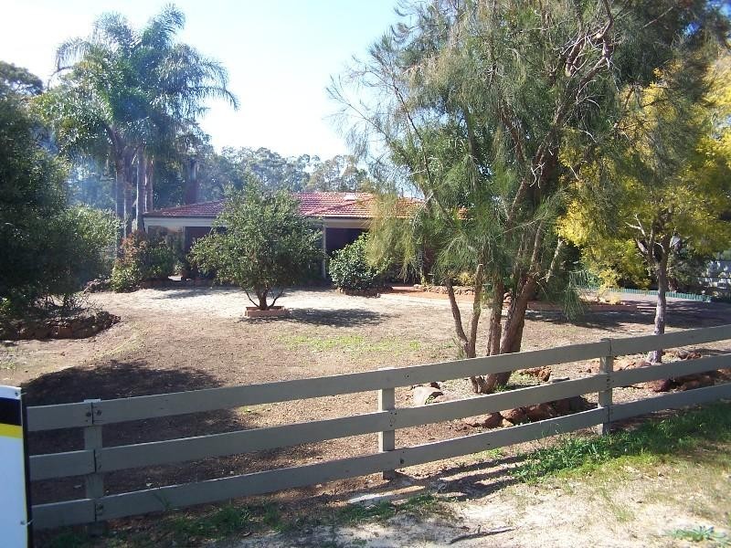 42 Heslop Road, Lesmurdie WA 6076