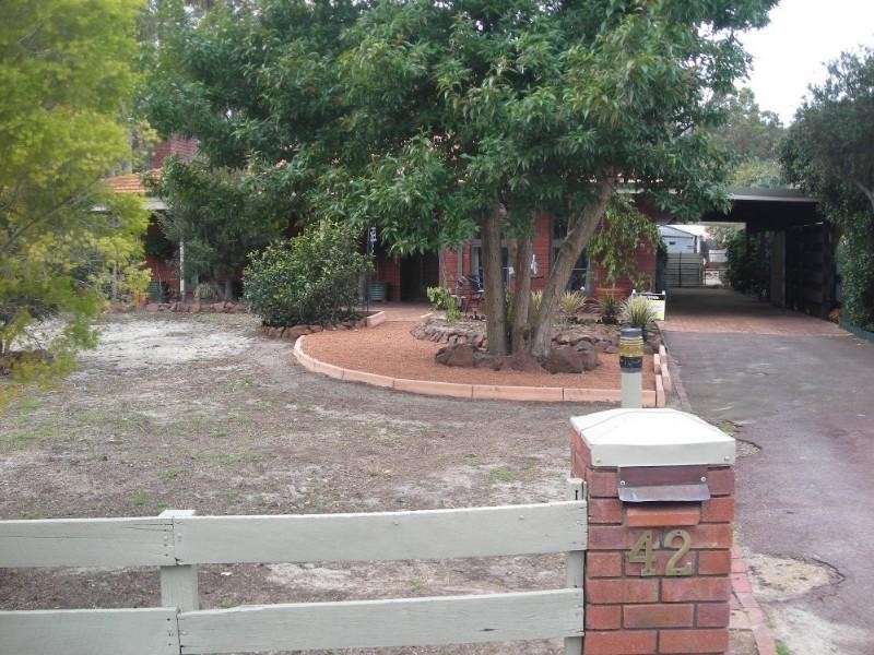 42 Heslop Road, Lesmurdie WA 6076