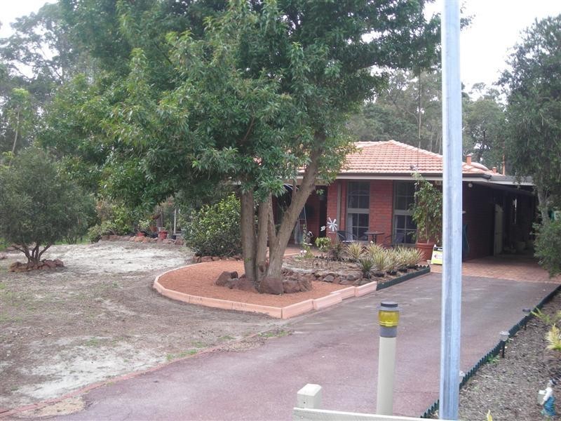 42 Heslop Road, Lesmurdie WA 6076