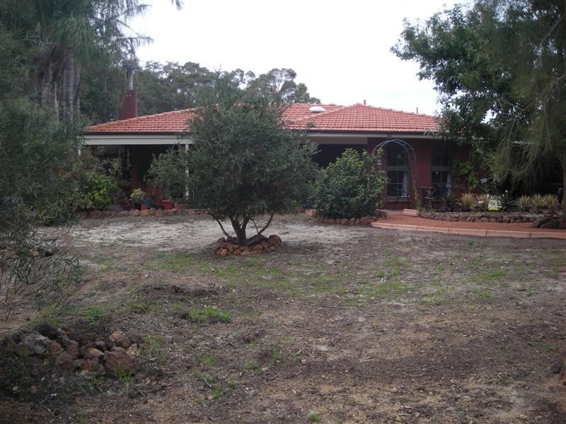 42 Heslop Road, Lesmurdie WA 6076