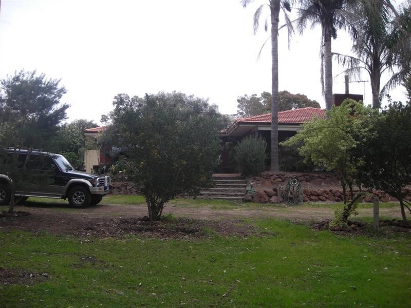 42 Heslop Road, Lesmurdie WA 6076