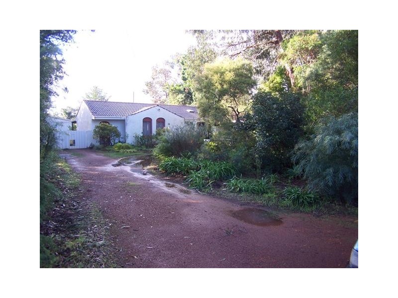 212 Grove Road, Lesmurdie WA 6076