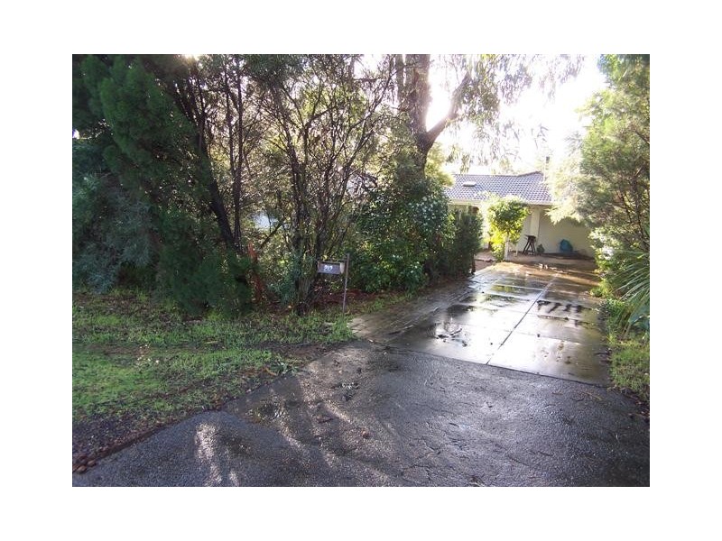 212 Grove Road, Lesmurdie WA 6076