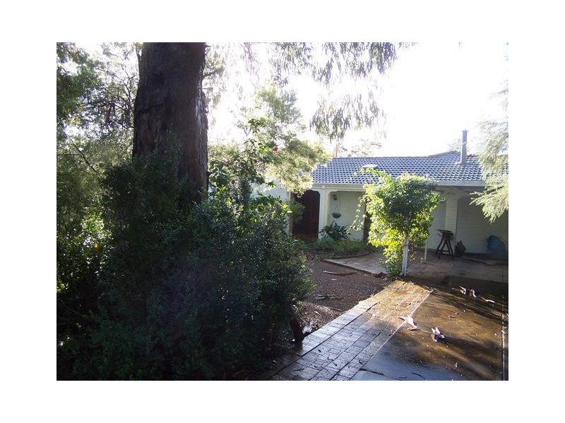 212 Grove Road, Lesmurdie WA 6076