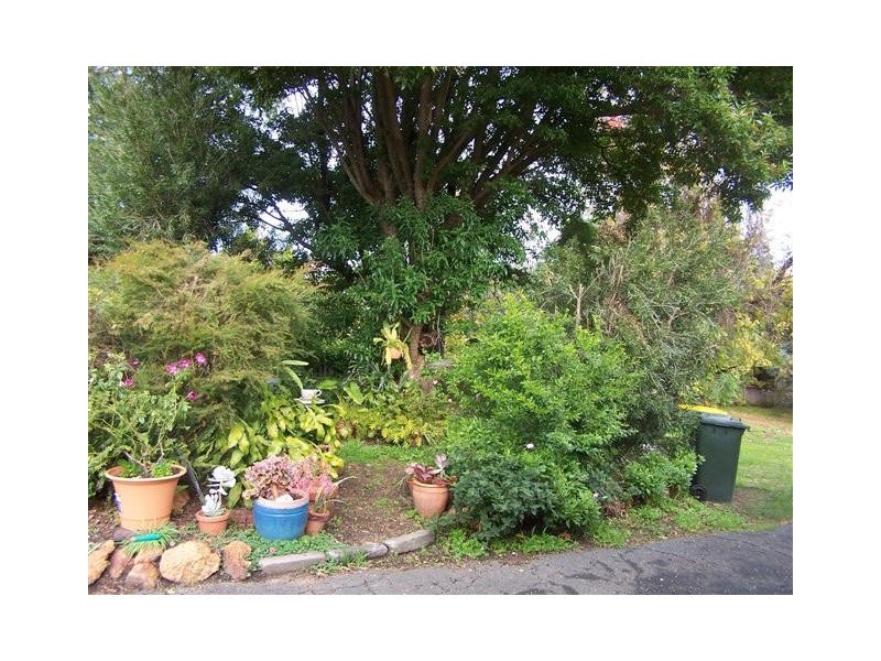 8 Robert Road, Kalamunda WA 6076