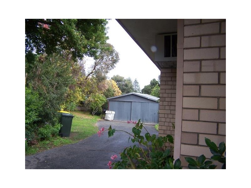 8 Robert Road, Kalamunda WA 6076