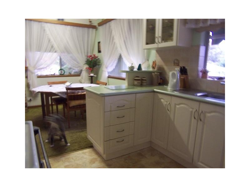 8 Robert Road, Kalamunda WA 6076