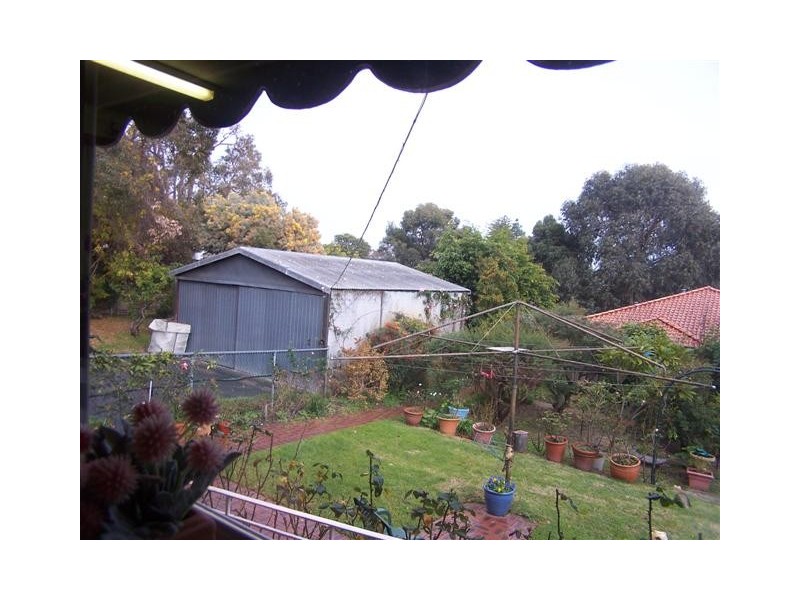 8 Robert Road, Kalamunda WA 6076