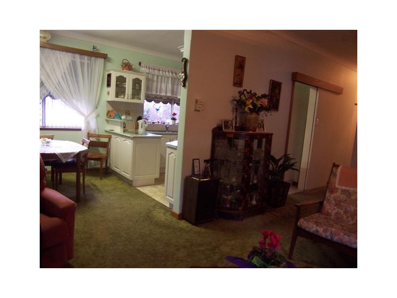 8 Robert Road, Kalamunda WA 6076