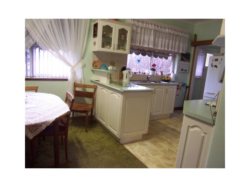 8 Robert Road, Kalamunda WA 6076