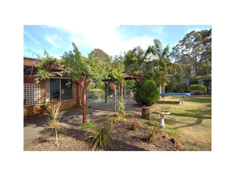 11 Shield Road, Lesmurdie WA 6076