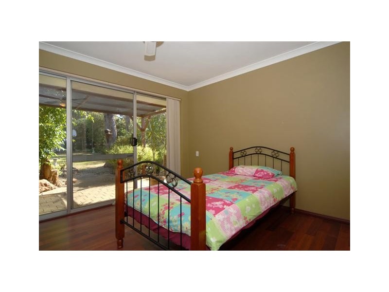 11 Shield Road, Lesmurdie WA 6076