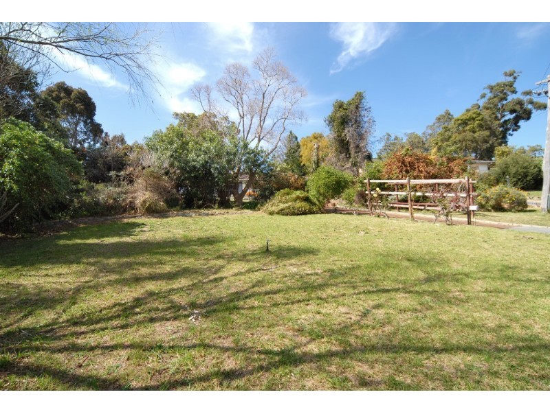 80 Basildon Road, Lesmurdie WA 6076