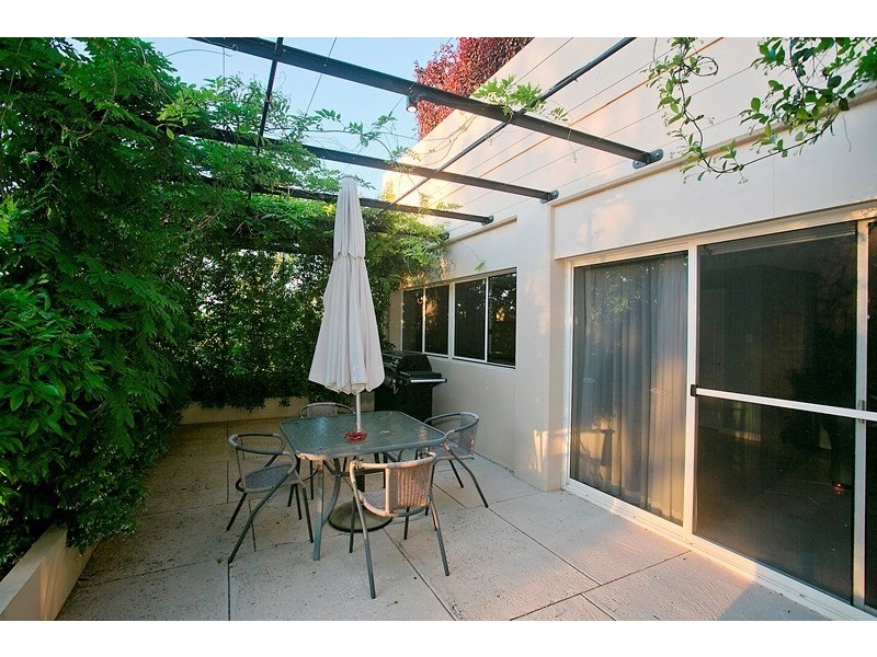 32 Whistlepipe Court, Forrestfield WA 6058