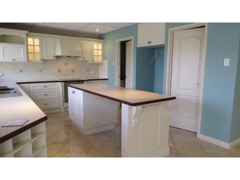 32 Whistlepipe Court, Forrestfield WA 6058