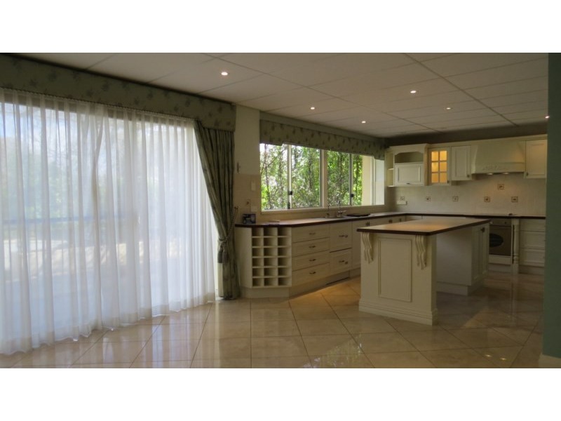 32 Whistlepipe Court, Forrestfield WA 6058