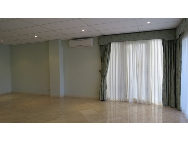 32 Whistlepipe Court, Forrestfield WA 6058