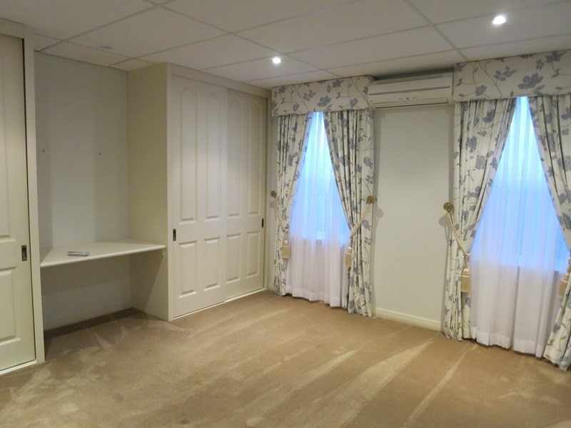 32 Whistlepipe Court, Forrestfield WA 6058