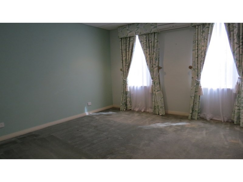 32 Whistlepipe Court, Forrestfield WA 6058