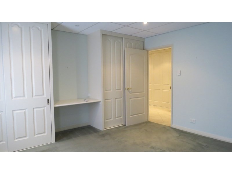 32 Whistlepipe Court, Forrestfield WA 6058