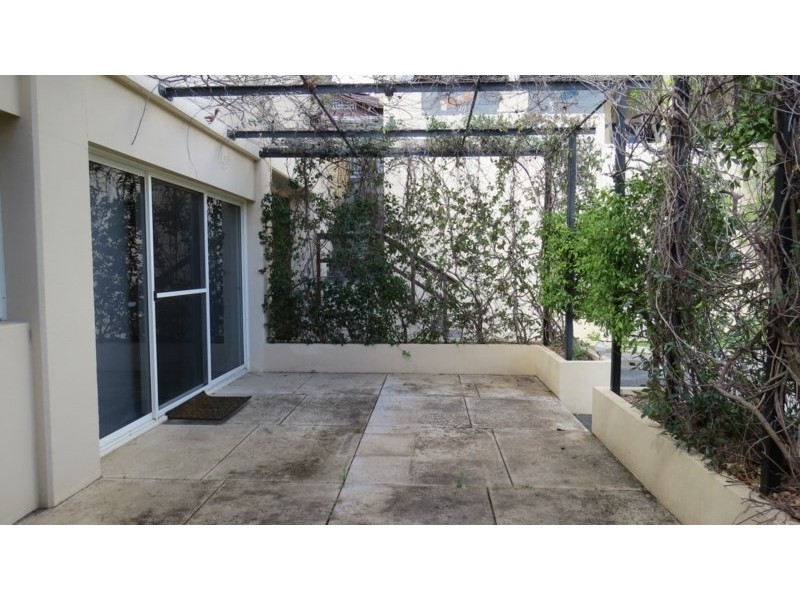 32 Whistlepipe Court, Forrestfield WA 6058