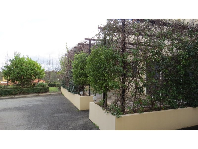 32 Whistlepipe Court, Forrestfield WA 6058