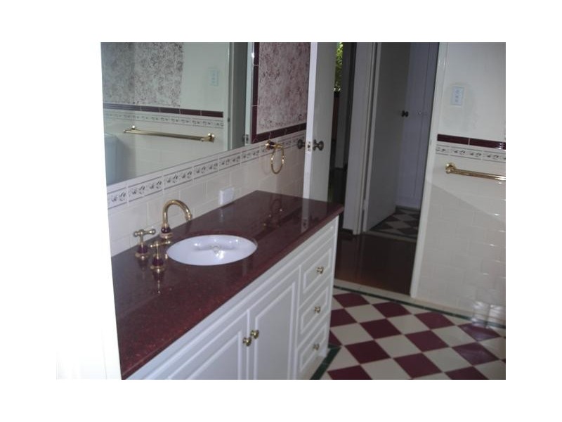 10 Tingle Close, Maida Vale WA 6057