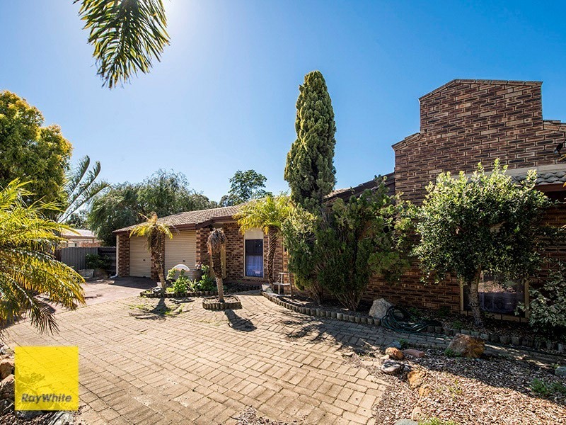 15 Kalmia Way, Forrestfield WA 6058