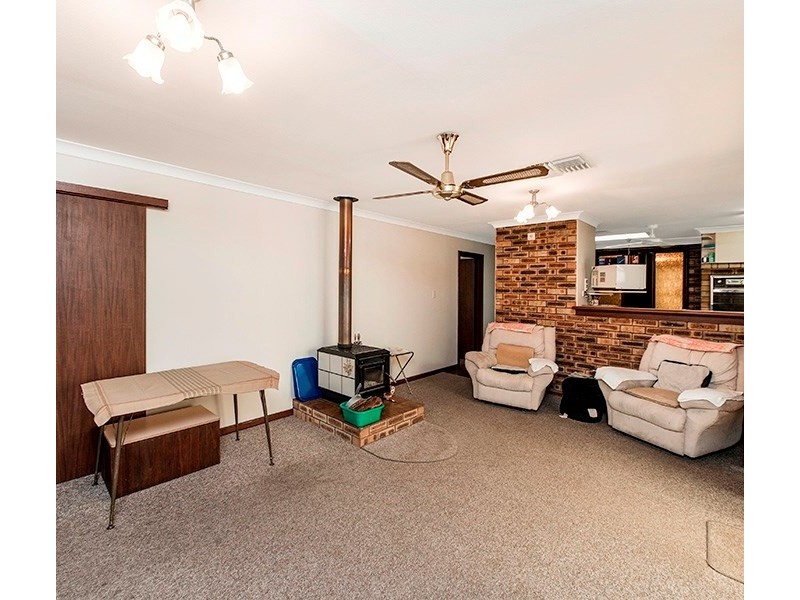 15 Kalmia Way, Forrestfield WA 6058