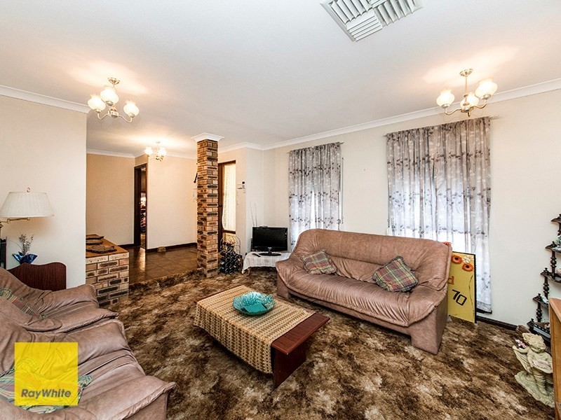 15 Kalmia Way, Forrestfield WA 6058