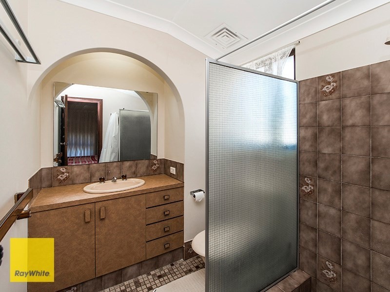 15 Kalmia Way, Forrestfield WA 6058