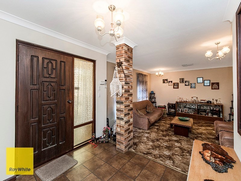 15 Kalmia Way, Forrestfield WA 6058