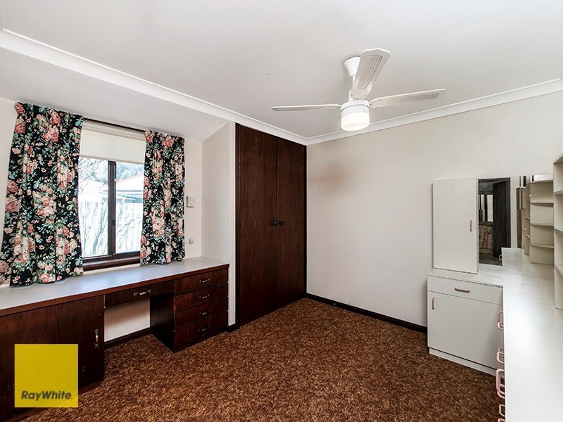 15 Kalmia Way, Forrestfield WA 6058