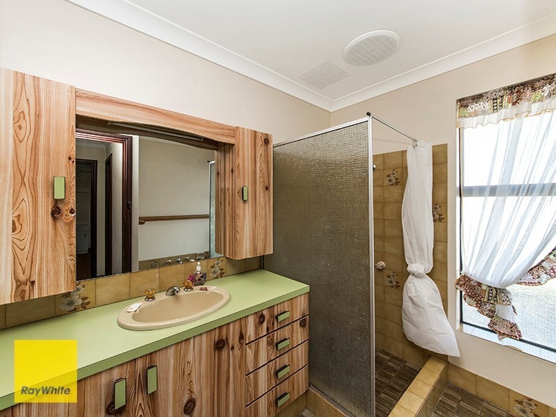 15 Kalmia Way, Forrestfield WA 6058