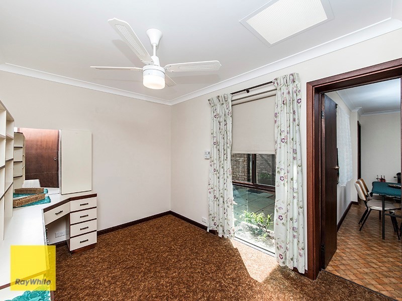 15 Kalmia Way, Forrestfield WA 6058