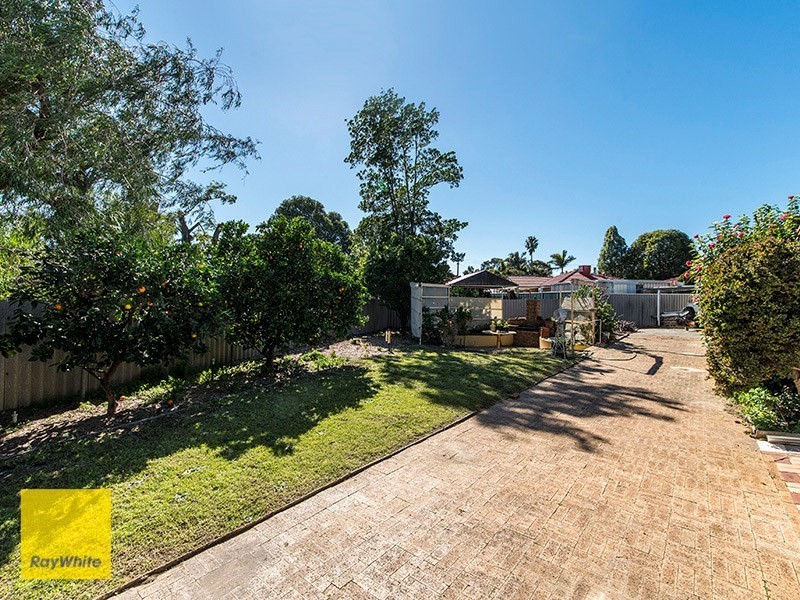15 Kalmia Way, Forrestfield WA 6058